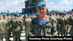 Пропавший в Украине российский военный Константин Марчук на фоне Храма Вооруженных сил РФ в Кубинке