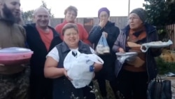 "Как мы вас ждали! У нас оладьи остались, будете?"
Украинцы встречают солдат ВСУ на освобожденных территориях "Как мы вас ждали! У нас оладьи остались, будете?"
Украинцы встречают солдат ВСУ на освобожденных территориях