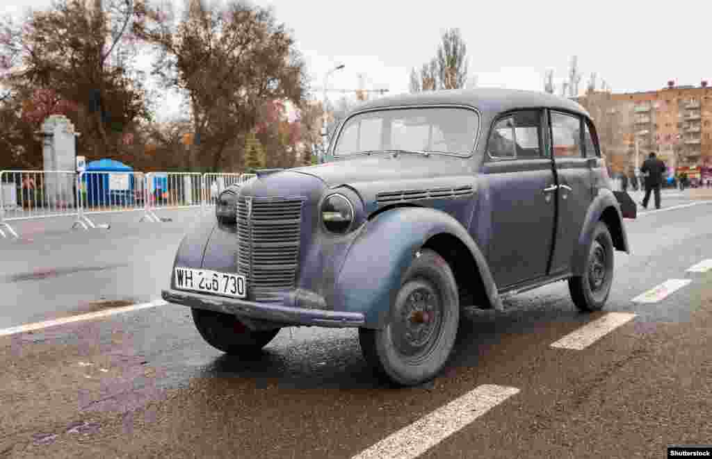 На снимке – Opel Kadett 1937 года. Считается, что еще до начала Второй мировой войны Сталин лично пытался наладить производство этого автомобиля в СССР, но замысел удалось осуществить лишь после ее окончания