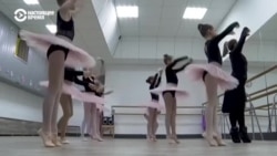 В Харькове в бомбоубежище работает детская балетная студия В Харькове в бомбоубежище работает детская балетная студия