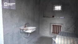 В Брюсселе у Европарламента поставили макет камеры ШИЗО, где полгода продержали Навального  В Брюсселе у Европарламента поставили макет камеры ШИЗО, где полгода продержали Навального