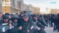 Акция протеста бастующих нефтяников из Жанаозена в Астане: полиция задержала рабочих Акция протеста бастующих нефтяников из Жанаозена в Астане: полиция задержала рабочих