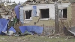 Жители Великой Писаревки эвакуируются под обстрелами Жители Великой Писаревки эвакуируются под обстрелами