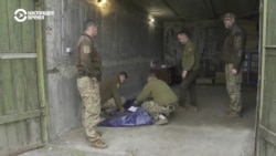 Олег и Юрий служат в подразделении ВСУ "На щите". Они эвакуируют тела погибших бойцов с передовой и передают их родным Олег и Юрий служат в подразделении ВСУ "На щите". Они эвакуируют тела погибших бойцов с передовой и передают их родным