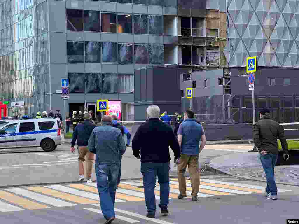 Также взрыв произошел в башне "Око-2" в "Москва-сити". Охранник здания получил травмы, пишет ТАСС со ссылкой на экстренные службы. В здании выбиты стекла с первого по четвертый этажи