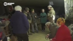 Сотня жителей Угледара наотрез отказывается уезжать из города, несмотря на обстрелы и жизнь в подвалах. Чем они это объясняют? Сотня жителей Угледара наотрез отказывается уезжать из города, несмотря на обстрелы и жизнь в подвалах. Чем они это объясняют?