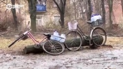 Репортаж Настоящего Времени о жизни гражданских в прифронтовом Часовом Яре Репортаж Настоящего Времени о жизни гражданских в прифронтовом Часовом Яре