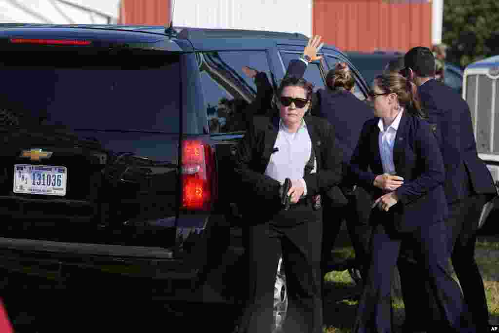 Бывший президент примерно через три часа после инцидента покинул больницу, прибыл в Нью-Джерси. Там Трамп планирует провести некоторое время в своем частном гольф-клубе, сообщают американские СМИ