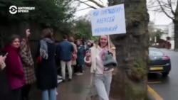 "Мой президент – Навальный": как голосовали россияне на участках за границей "Мой президент – Навальный": как голосовали россияне на участках за границей