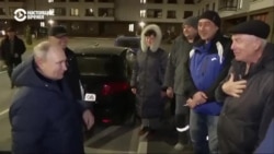 "Это все неправда! Это напоказ!" – крикнули из толпы в Мариуполе, когда Путин встречался с местными жителями "Это все неправда! Это напоказ!" – крикнули из толпы в Мариуполе, когда Путин встречался с местными жителями