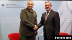 Главы оборонных ведомств Украины и Германии Рустем Умеров и Борис Писториус