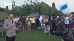 "Любовь привела меня к вам". Илья Яшин провел в берлинcком парке встречу со сторонниками "Любовь привела меня к вам". Илья Яшин провел в берлинcком парке встречу со сторонниками