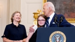 Президент США поздравил с днем рождения дочь освобожденной во время обмена журналистки Радио Свобода Алсу Курмашевой Президент США поздравил с днем рождения дочь освобожденной во время обмена журналистки Радио Свобода Алсу Курмашевой