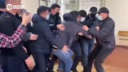 Из Кыргызстана депортировали журналиста Болота Темирова Из Кыргызстана депортировали журналиста Болота Темирова