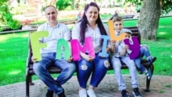 "Чуть ли не колесами по ногам проехали! А сверху автоматная очередь летит!" Рассказ Елены о жизни в российской оккупации  "Чуть ли не колесами по ногам проехали! А сверху автоматная очередь летит!" Рассказ Елены о жизни в российской оккупации