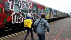 "Ночами спать страшно стало: свистит над головой, подрывается". Жители Херсона уезжают из города из-за российских обстрелов "Ночами спать страшно стало: свистит над головой, подрывается". Жители Херсона уезжают из города из-за российских обстрелов