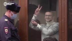 Как выносили приговор Илье Яшину за рассказ о военных преступлениях россиян в Буче Как выносили приговор Илье Яшину за рассказ о военных преступлениях россиян в Буче