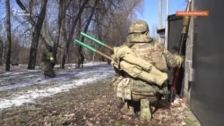 Журналист на передовой: показываем, как украинские военные отбивали захваченное село в Киевской области Журналист на передовой: показываем, как украинские военные отбивали захваченное село в Киевской области