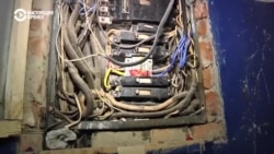 "Щиток опечатан только мой". Родителям детей, которые записали видео Путину о своем аварийном доме, отключили свет "Щиток опечатан только мой". Родителям детей, которые записали видео Путину о своем аварийном доме, отключили свет