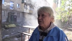 "Мы спали, а он как грохнет. Балкон полностью снесло": жители Бахмута рассказывают о попадании ракеты в их дом "Мы спали, а он как грохнет. Балкон полностью снесло": жители Бахмута рассказывают о попадании ракеты в их дом