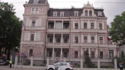 В Риге прошел пикет против поправок к Конституции В Риге прошел пикет против поправок к Конституции