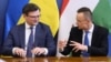 Главы МИД Украины Дмитрий Кулеба и Венгрии Петер Сийярто