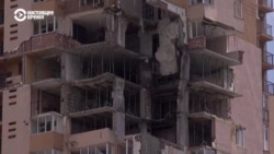 В дом в Киеве попала российская ракета. Жители пытаются его восстановить  В дом в Киеве попала российская ракета. Жители пытаются его восстановить