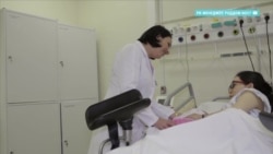 Родители пострадавших при родах младенцев обвиняют экс-главу роддома Сармосян Родители пострадавших при родах младенцев обвиняют экс-главу роддома Сармосян