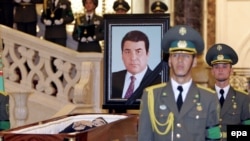 Похороны Ниязова в декабре 2006 года