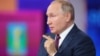 Владимир Путин во время "Прямой линии" 30 июня 2021 года