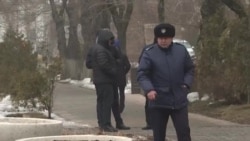 В Казахстане новые пикеты в поддержку автора сатирического паблика Qaznews24: выходящих арестовывают и штрафуют В Казахстане новые пикеты в поддержку автора сатирического паблика Qaznews24: выходящих арестовывают и штрафуют