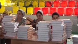 По всему Таджикистану людям бесплатно раздают книгу "Шахнаме" Фирдоуси: кто это делает и зачем?  По всему Таджикистану людям бесплатно раздают книгу "Шахнаме" Фирдоуси: кто это делает и зачем?