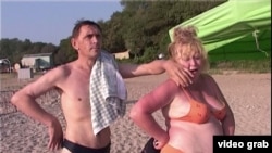 Кадр из фильма "Жар нежных. Дикий пляж".