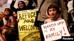 Протесты против указа Трампа о запрете въезда в США мусульманам