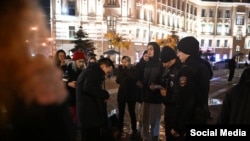 Задержание музыкантов из группы "Рестарт" в Петербурге. Фото: "Слово защите"