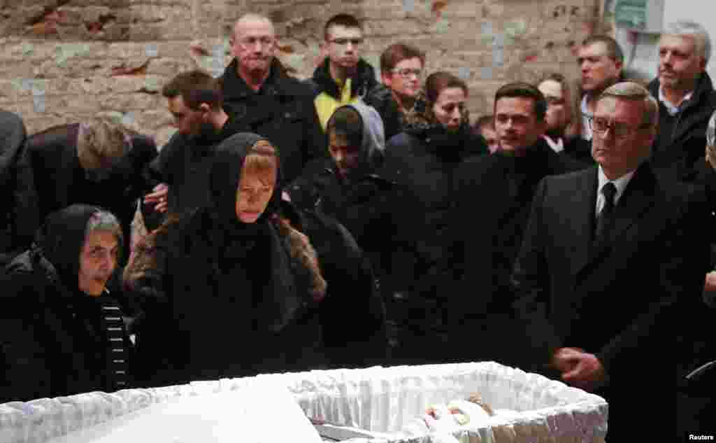 Экс-премьер Михаил Касьянов на церемонии прощания с Борисом Немцовым в Сахаровском Центре в Москве 