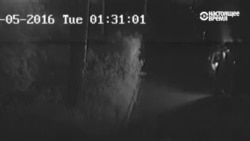 Как избивают людей и сжигают машины за демотиваторы с Путиным Как избивают людей и сжигают машины за демотиваторы с Путиным