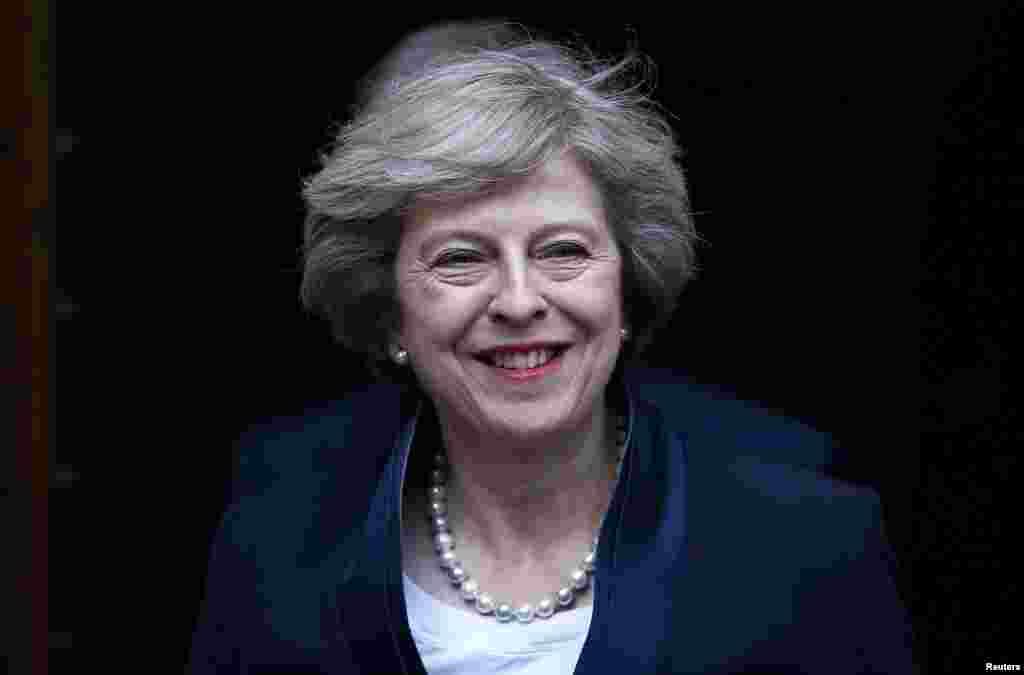 Тереза Мэй "Брекзит значит брекзит". Главе британского правительства придется объяснить смысл этой сказанной ей фразы в уведомлении о начале двухлетних переговоров о выходе ее страны из Евросоюза. Документ она должна отправить до 31 марта. Мэй придется проявить огромную выдержку, чтобы не допустить расколов в собственном правительстве и объединить страну, в которой Шотландия и Северная Ирландия грозят провести референдумы о независимости.