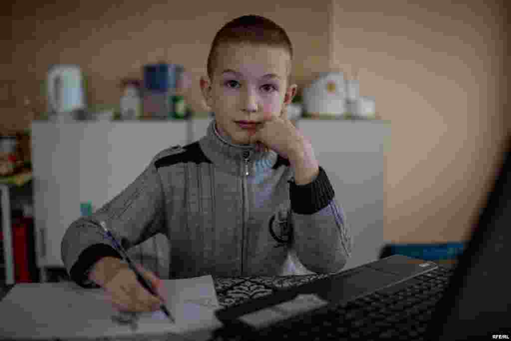 Бекир, 9-летний сын Мириам и Эмира-Усейна Куку