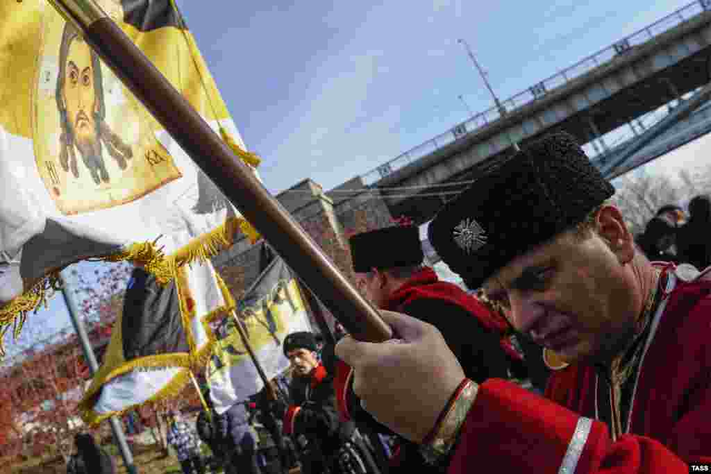 На фото - "Русский марш" в Новосибирске