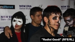 Празднование Хэллоуина в ночном клубе в Душанбе