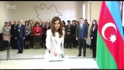 Голосуют Ильхам Алиев и члены его семьи Голосуют Ильхам Алиев и члены его семьи