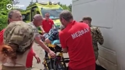 Волонтеры и полиция вывозят мирных жителей из города Шандриголово в Донецкой области: по нему каждый день бьют российские военные Волонтеры и полиция вывозят мирных жителей из города Шандриголово в Донецкой области: по нему каждый день бьют российские военные