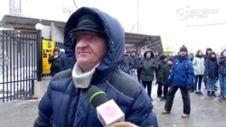 "Толпа ломанулась через одни узкие двери. Второй выход почему-то не открыли" "Толпа ломанулась через одни узкие двери. Второй выход почему-то не открыли"