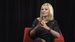 Печальный интеллект Суркова и персонажи с криминальными наклонностями. Большое интервью с Марией Максаковой Печальный интеллект Суркова и персонажи с криминальными наклонностями. Большое интервью с Марией Максаковой