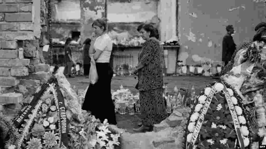 Школа №1, Беслан, Северная Осетия. Сентябрь 2004. Джеймс Хилл 