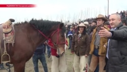 В шлемофоне с обезглавленным козлом. Как в Таджикистане проходят традиционные игры бузкаши В шлемофоне с обезглавленным козлом. Как в Таджикистане проходят традиционные игры бузкаши