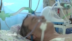 В Кемерове пациентам с коронавирусом медики читают письма от родных В Кемерове пациентам с коронавирусом медики читают письма от родных