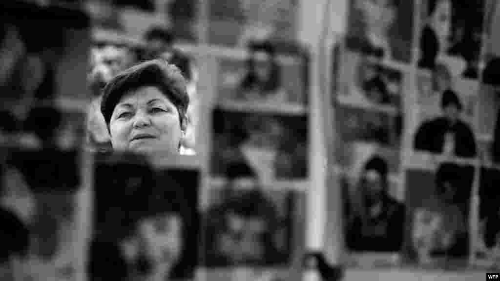 Кабинет физики. Школа №1, Беслан, Северная Осетия. 15 сентября 2004. Джеймс Хилл. 