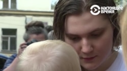 Аню Павликову и Машу Дубовик отпустили из СИЗО под домашний арест Аню Павликову и Машу Дубовик отпустили из СИЗО под домашний арест